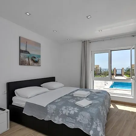Villa Luxury Lucie Ii *